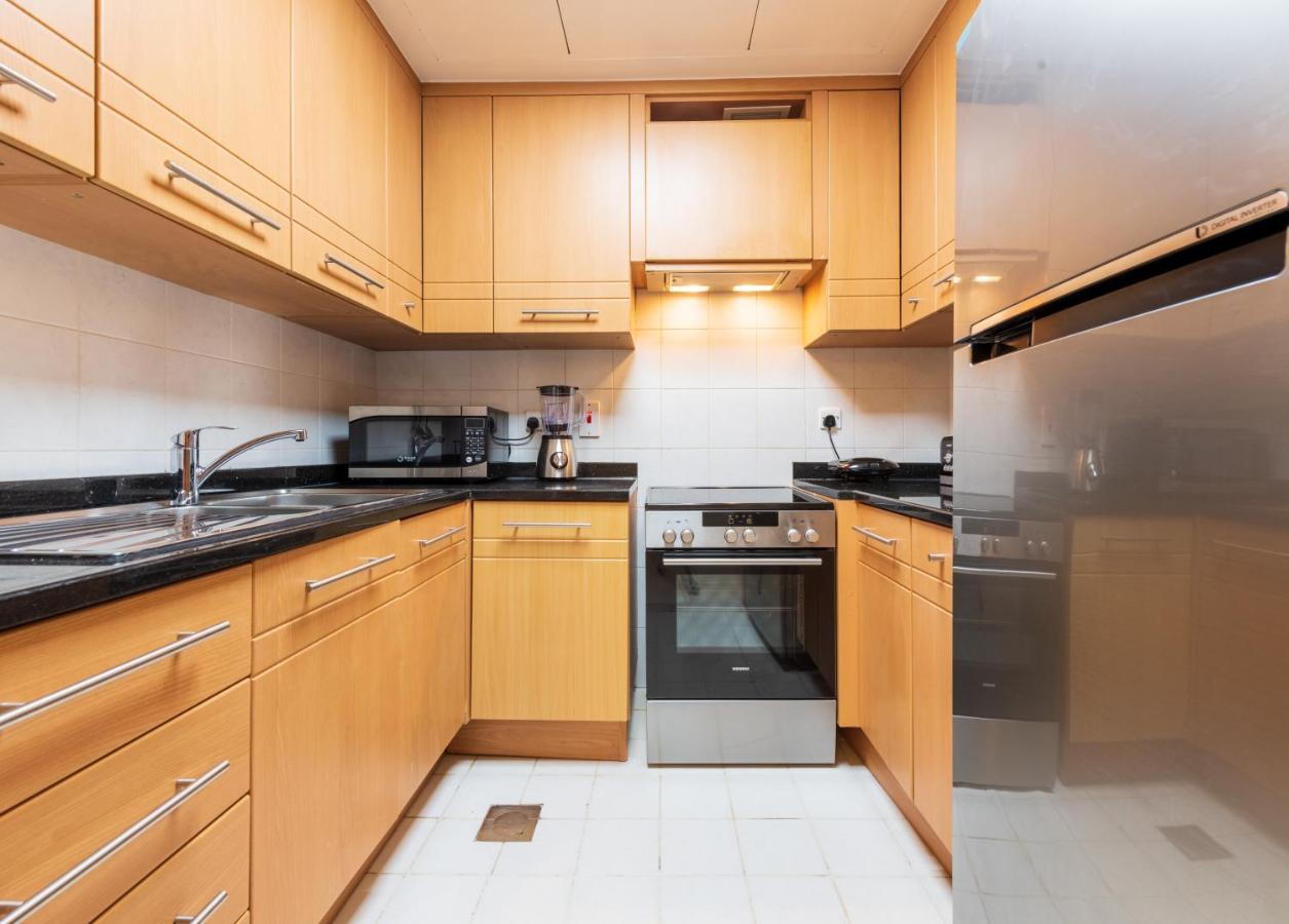 Trinity Holiday Homes - Sheikh Zayed Road Near To Financial Center Metro Station Дубай Екстериор снимка