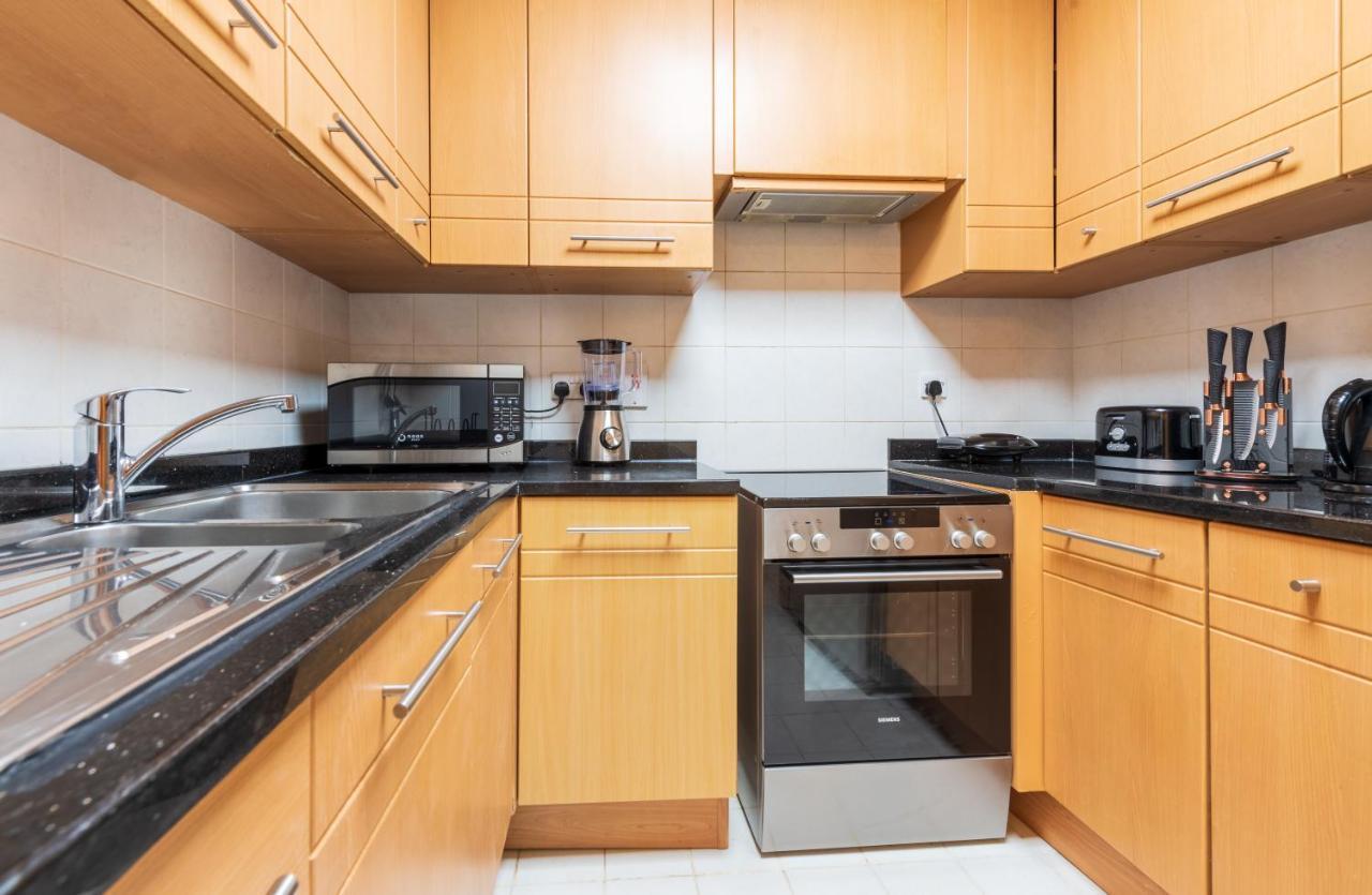 Trinity Holiday Homes - Sheikh Zayed Road Near To Financial Center Metro Station Дубай Екстериор снимка