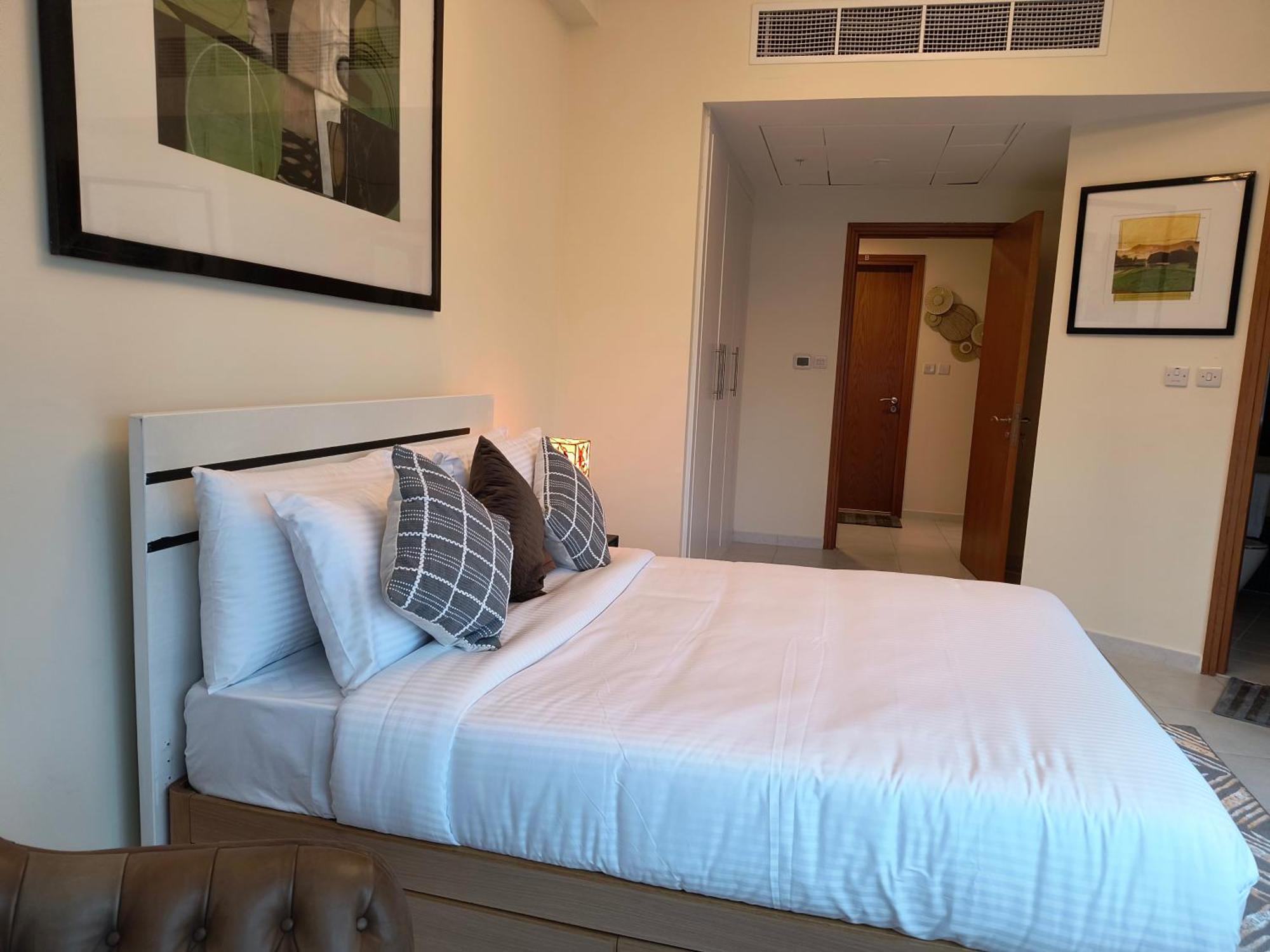 Trinity Holiday Homes - Sheikh Zayed Road Near To Financial Center Metro Station Дубай Екстериор снимка