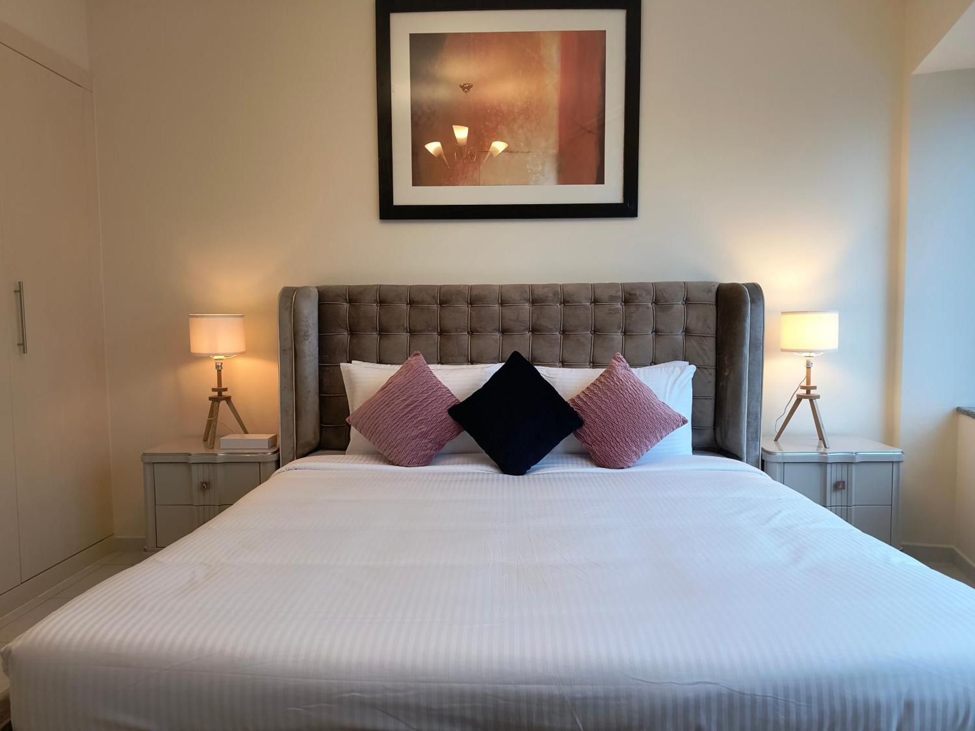 Trinity Holiday Homes - Sheikh Zayed Road Near To Financial Center Metro Station Дубай Екстериор снимка