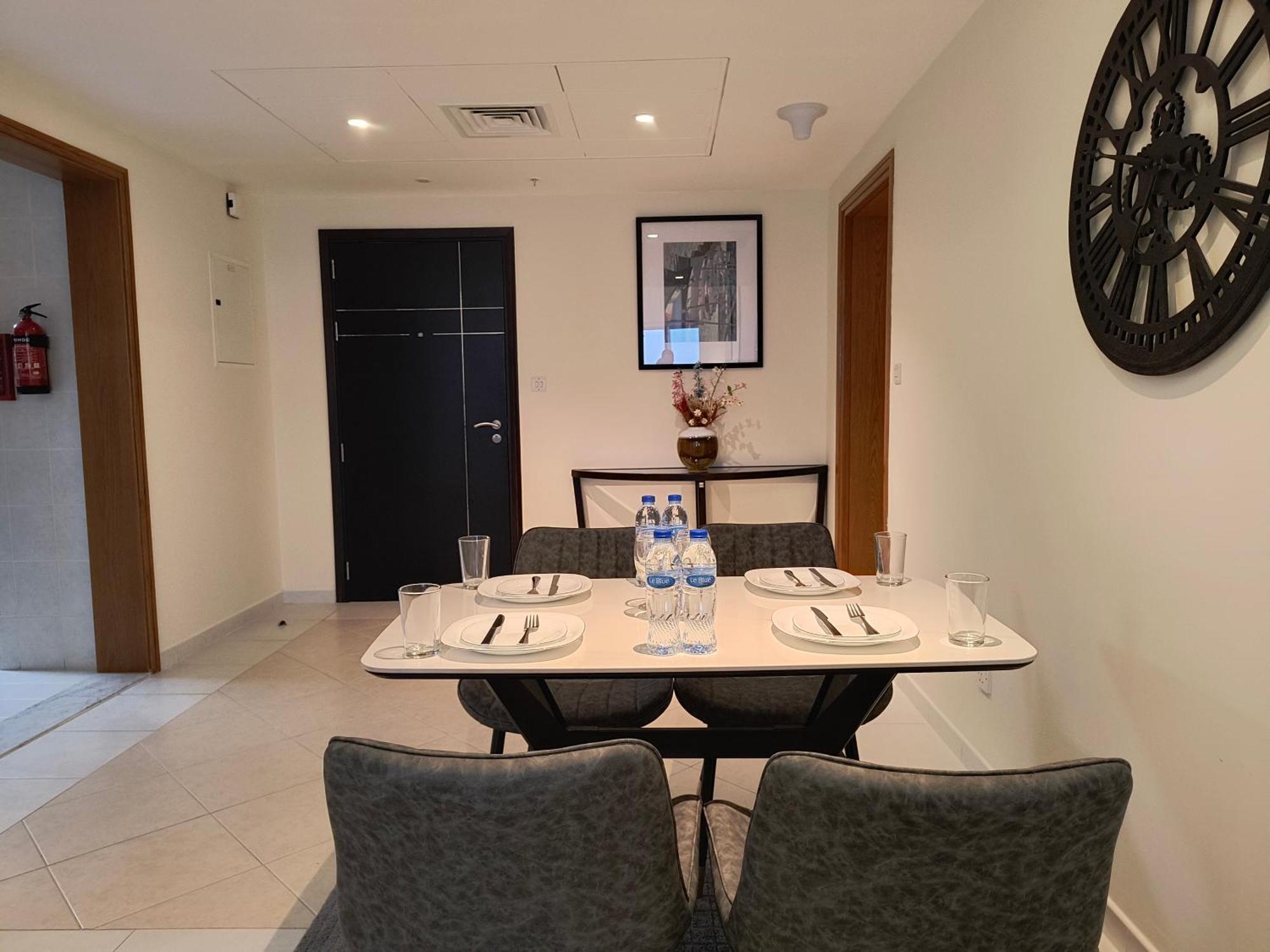 Trinity Holiday Homes - Sheikh Zayed Road Near To Financial Center Metro Station Дубай Екстериор снимка