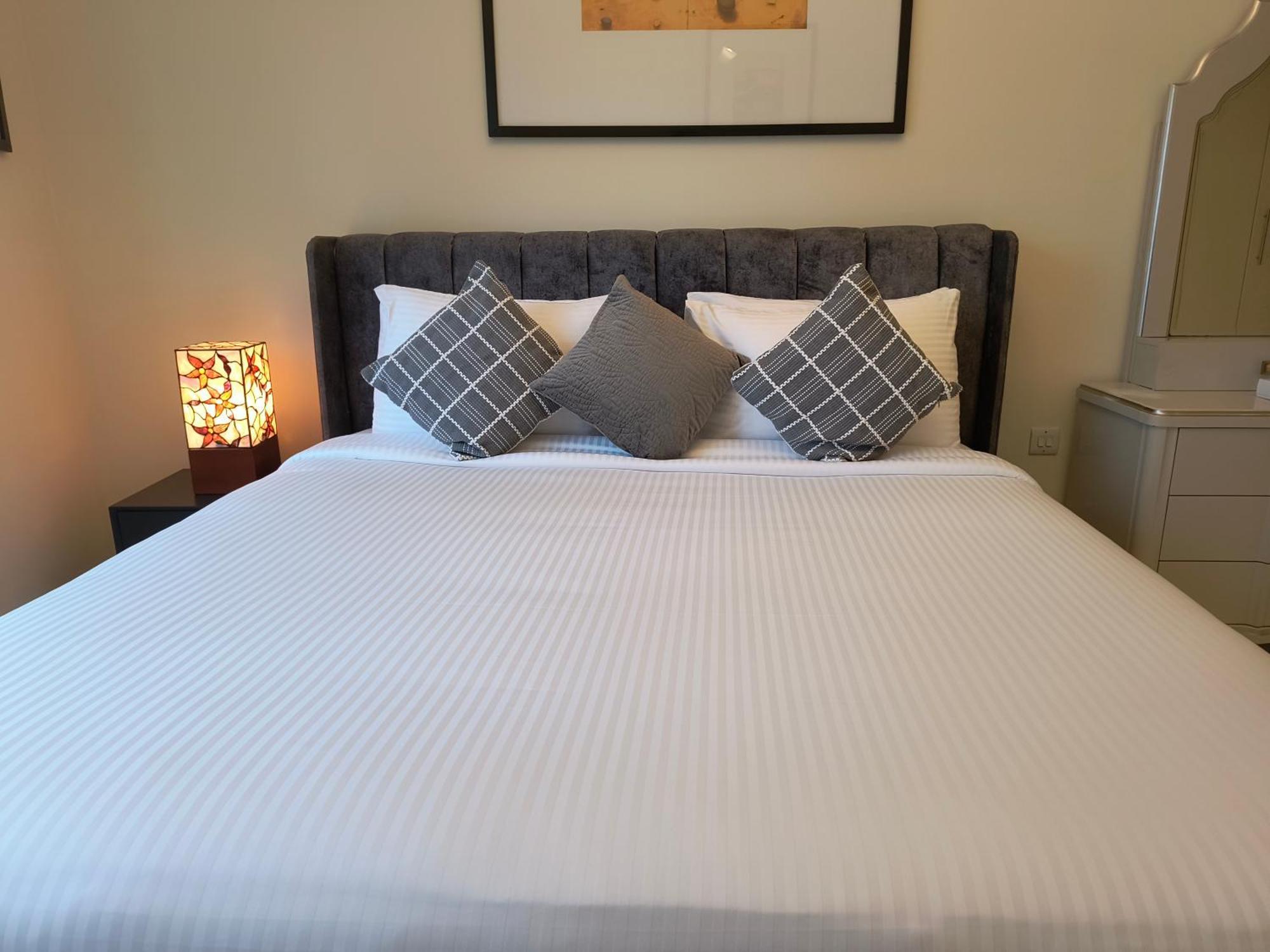 Trinity Holiday Homes - Sheikh Zayed Road Near To Financial Center Metro Station Дубай Екстериор снимка