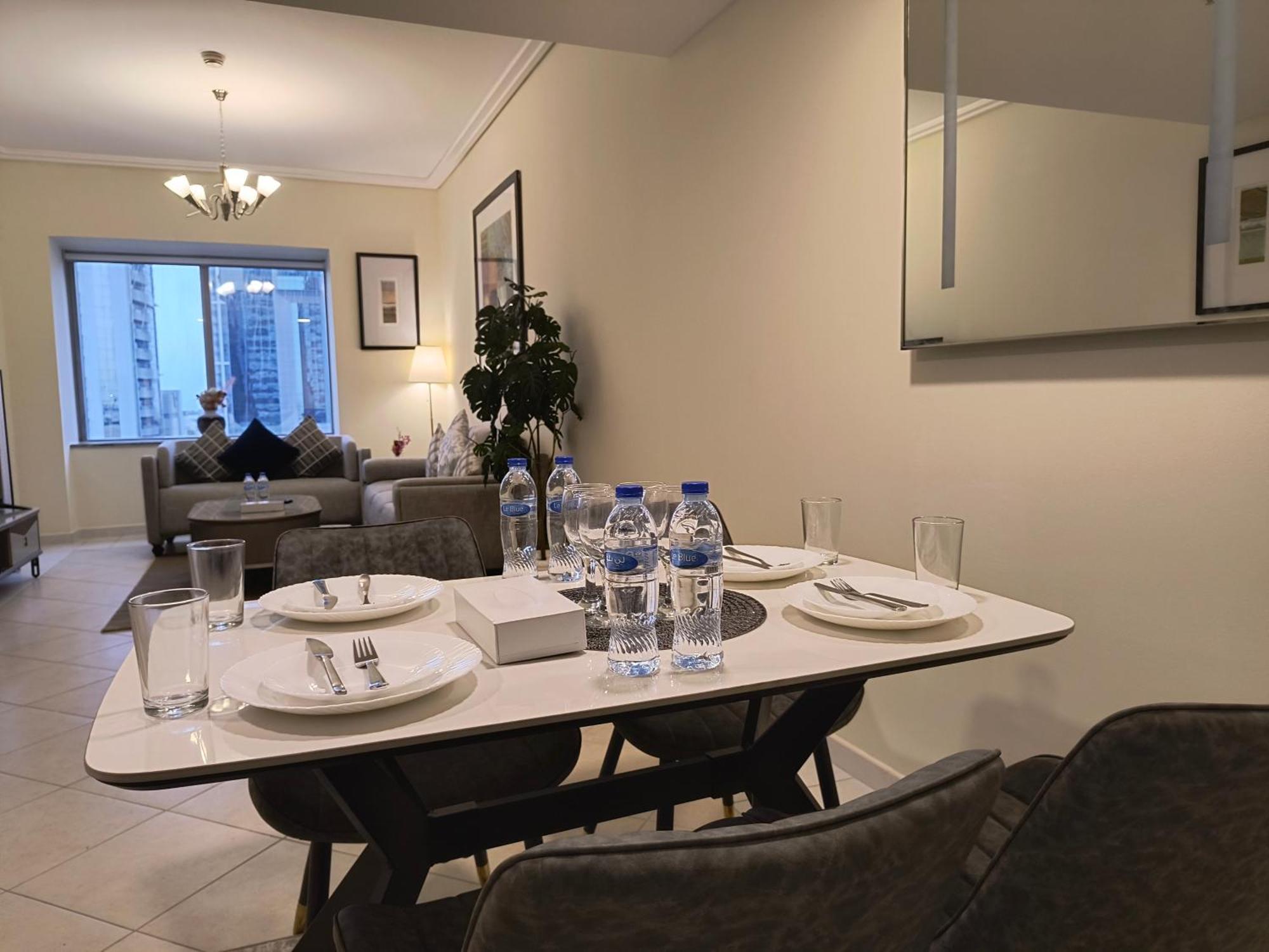 Trinity Holiday Homes - Sheikh Zayed Road Near To Financial Center Metro Station Дубай Екстериор снимка