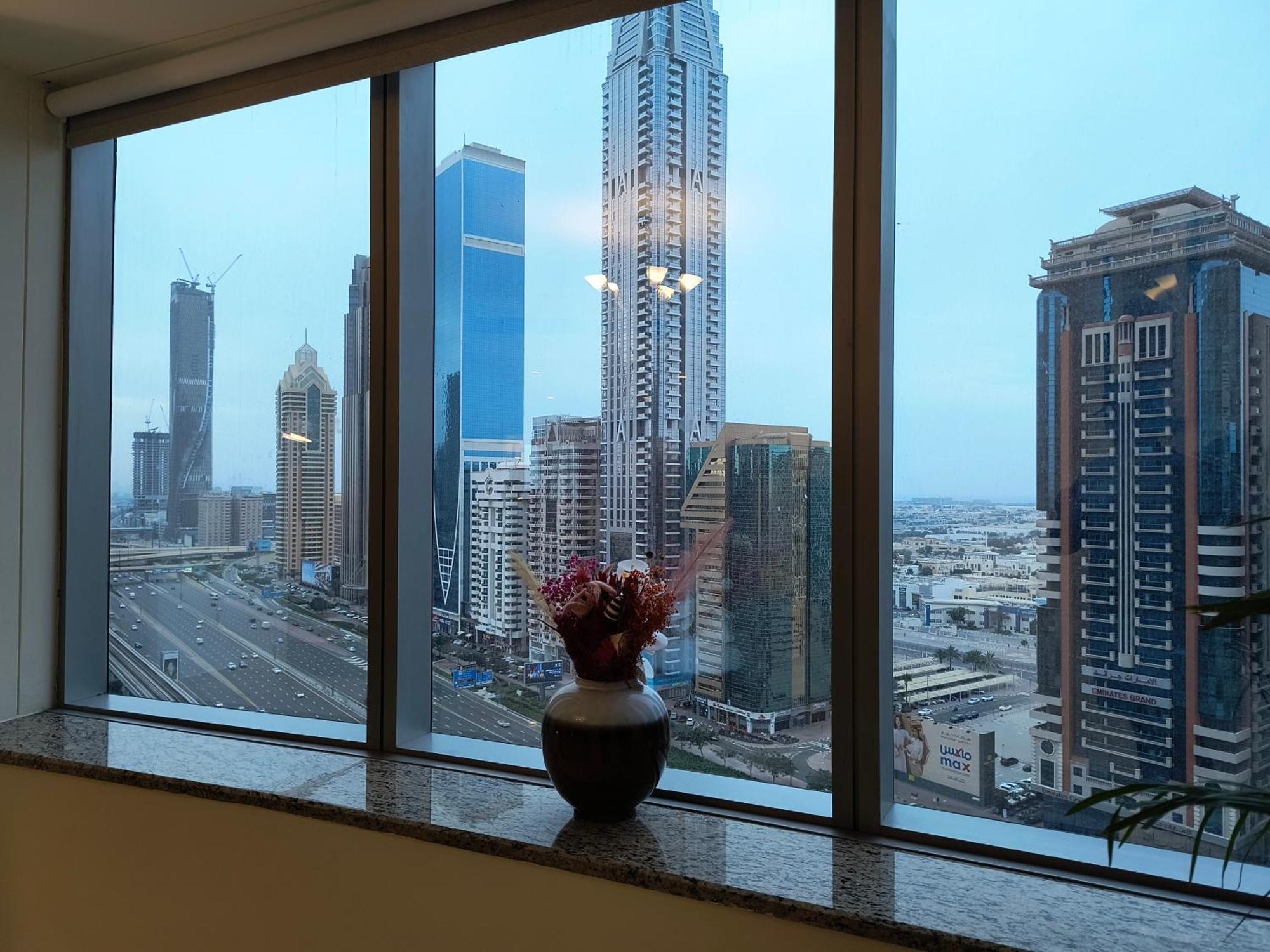 Trinity Holiday Homes - Sheikh Zayed Road Near To Financial Center Metro Station Дубай Екстериор снимка