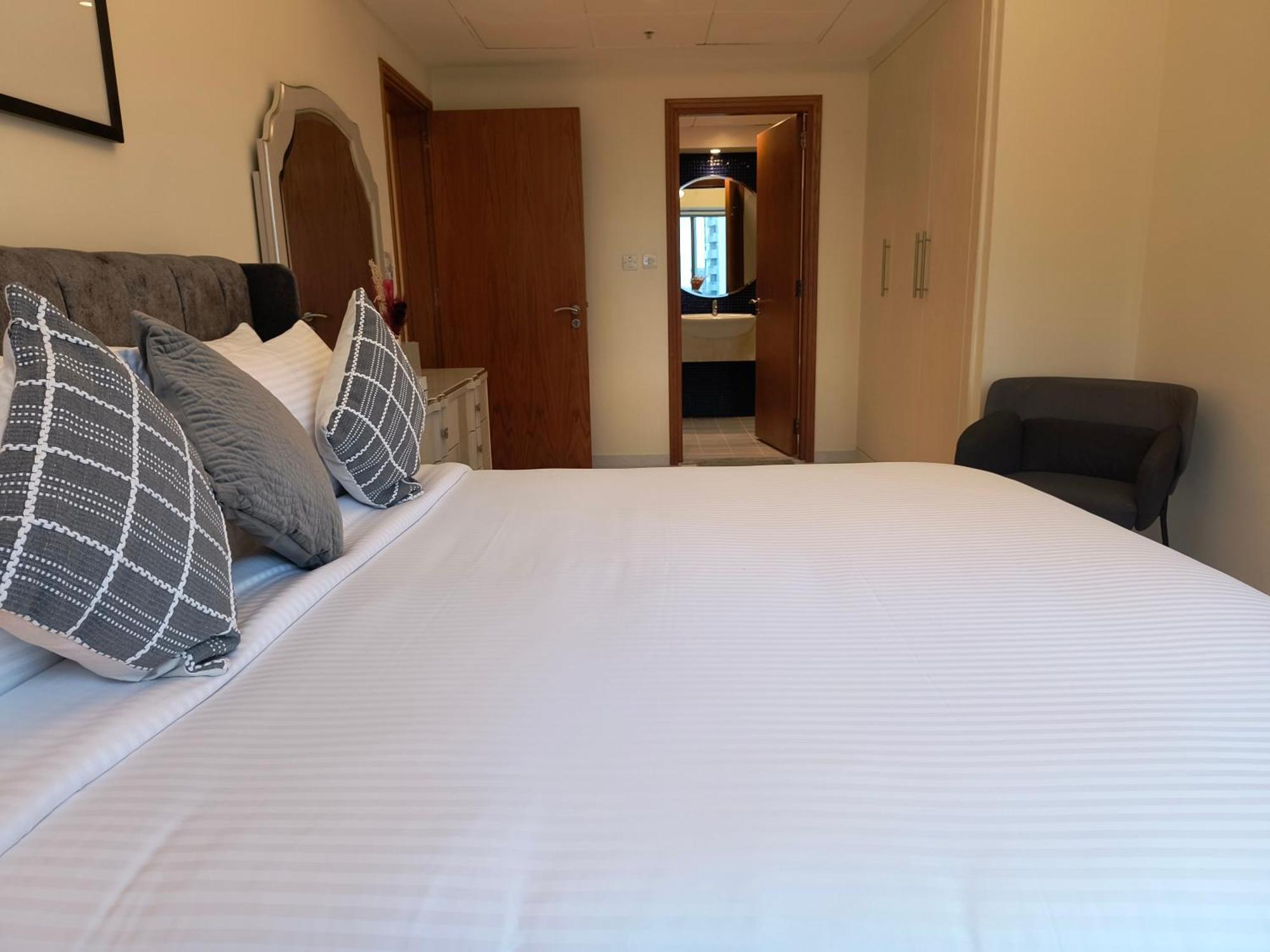 Trinity Holiday Homes - Sheikh Zayed Road Near To Financial Center Metro Station Дубай Екстериор снимка